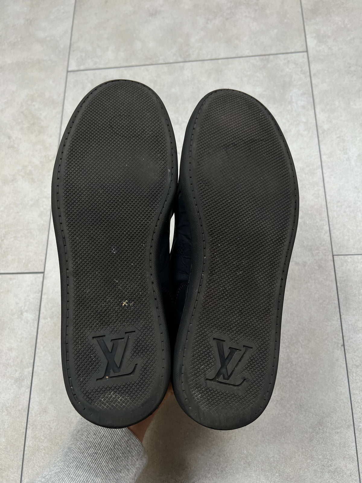 Louis Vuitton Sneakers (41)