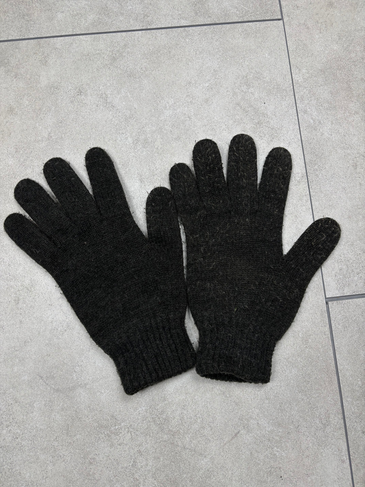 Burberry Gloves (M)