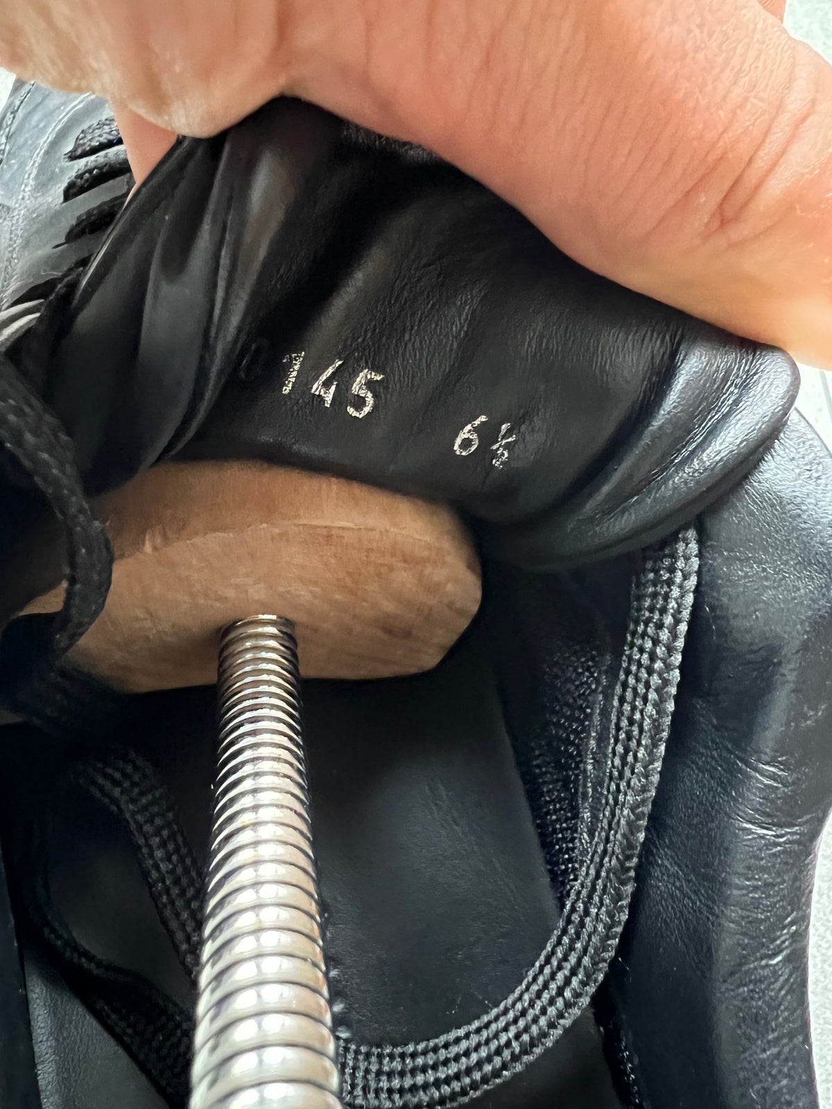 Louis Vuitton Sneakers (41)
