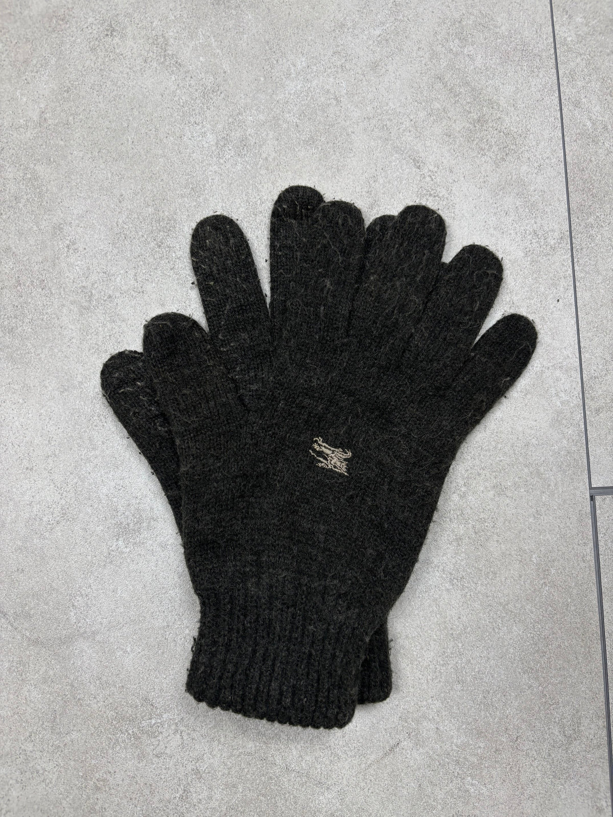 Burberry Gloves (M)