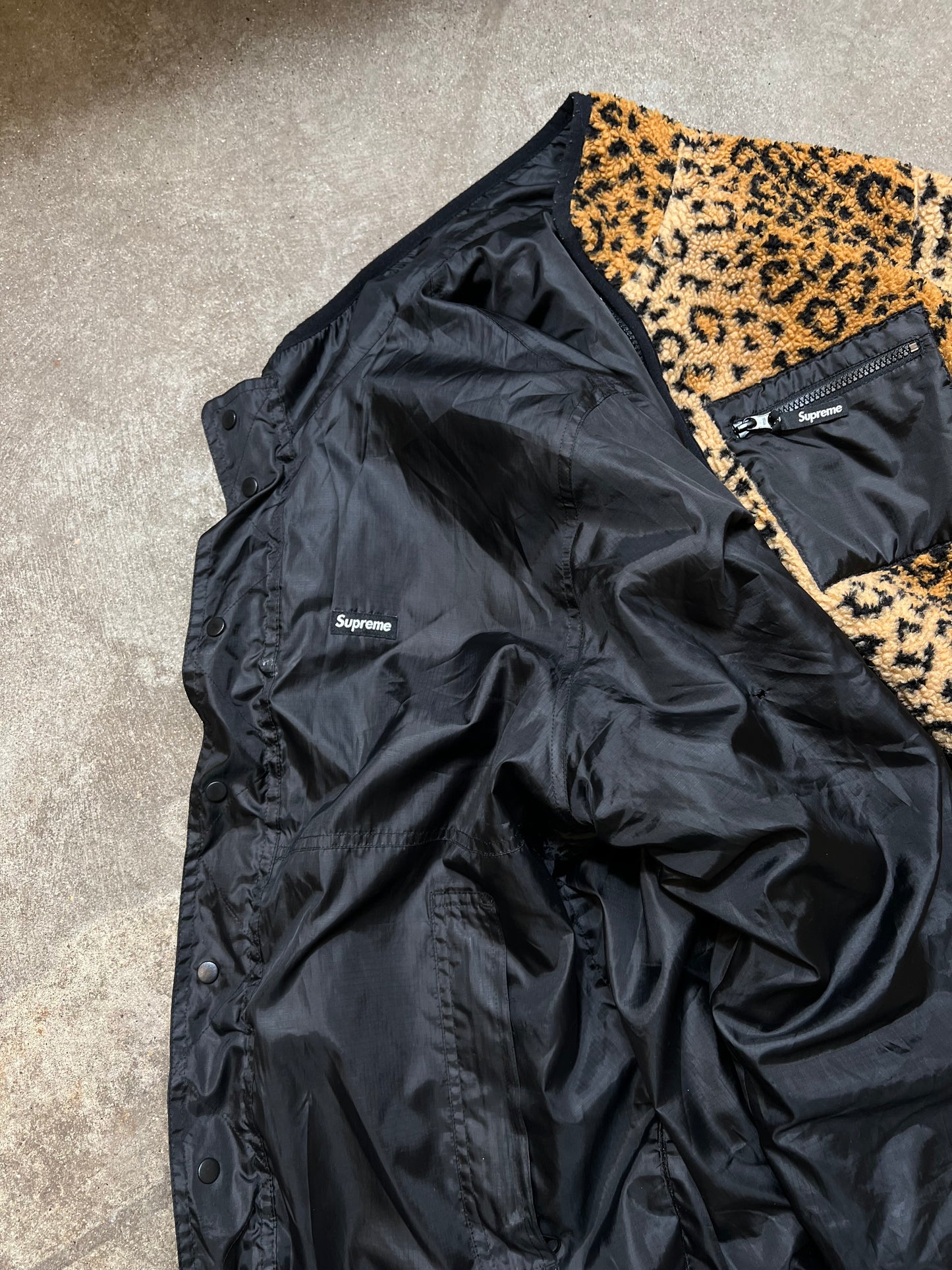 Supreme FW17 Leopard Fleece (Medium)