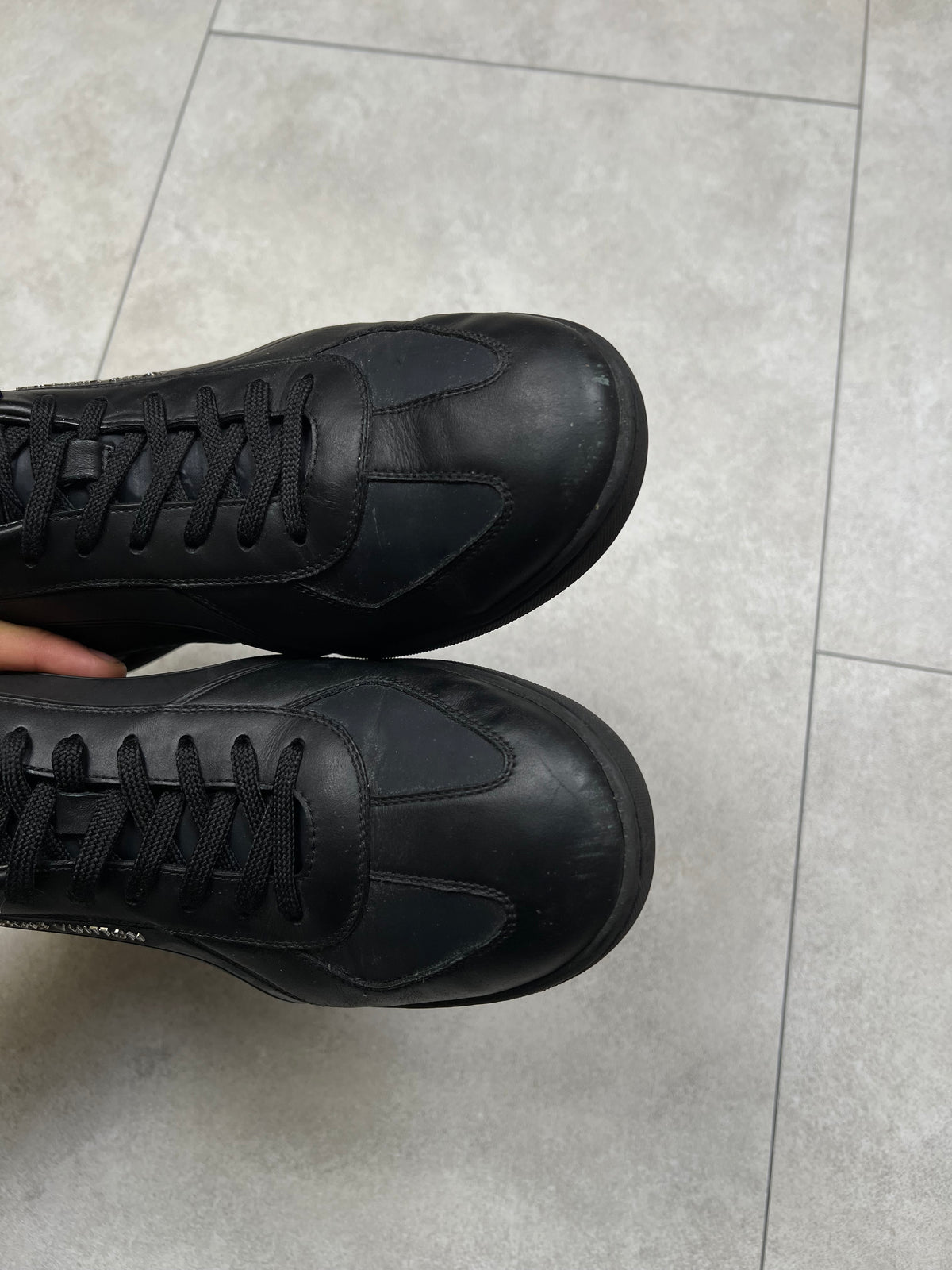 Louis Vuitton Sneakers (41)