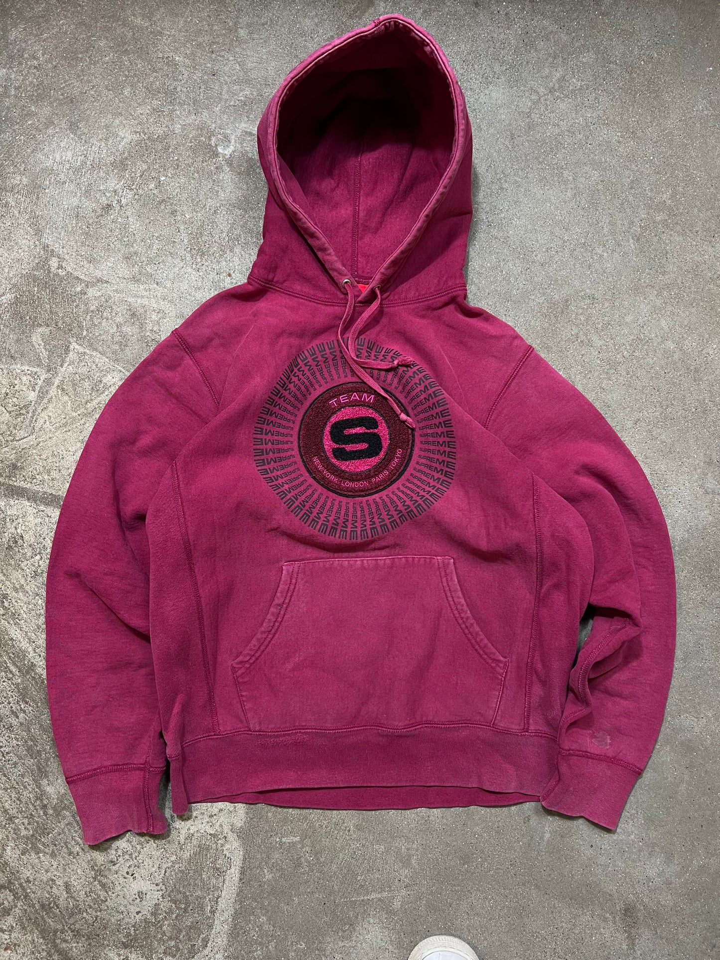 Supreme hoodie (medium)