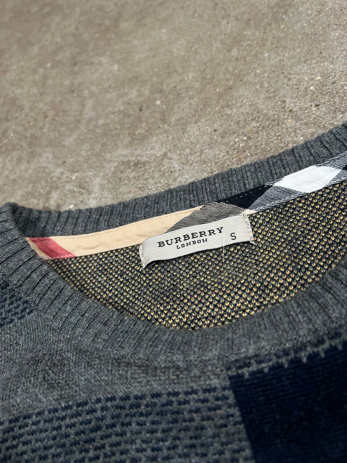 Burberry Sweater (S)
